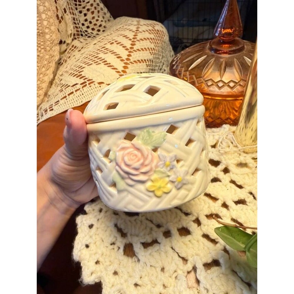 Vintage Style Porcelain Floral Potpourri Jar – Pierced Lattice Rose Trinket Box